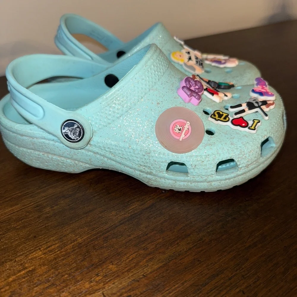 Crocs Mint Green W Glitter Sparkle And Taylor Swift Barbie Charms Size J1